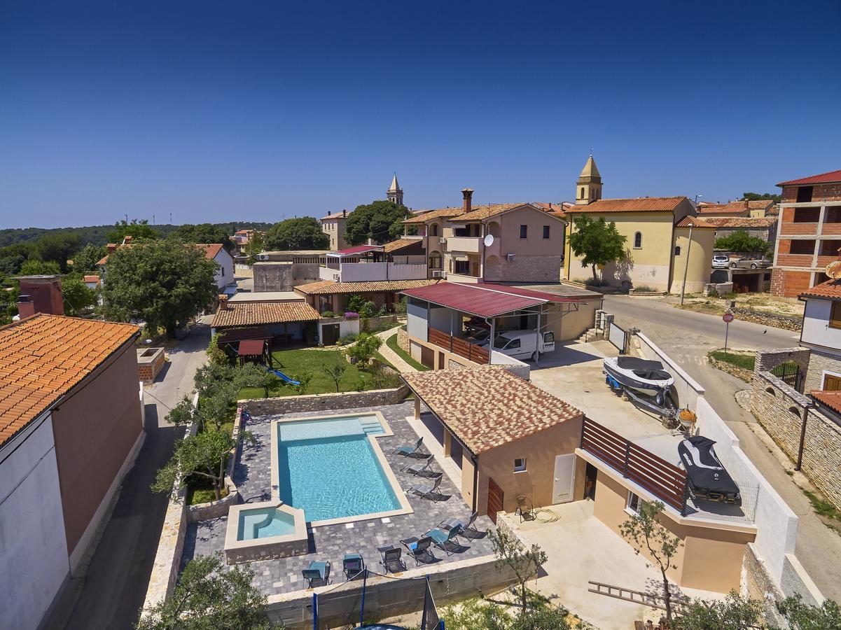 Ližnjan Apartments Ceh מראה חיצוני תמונה
