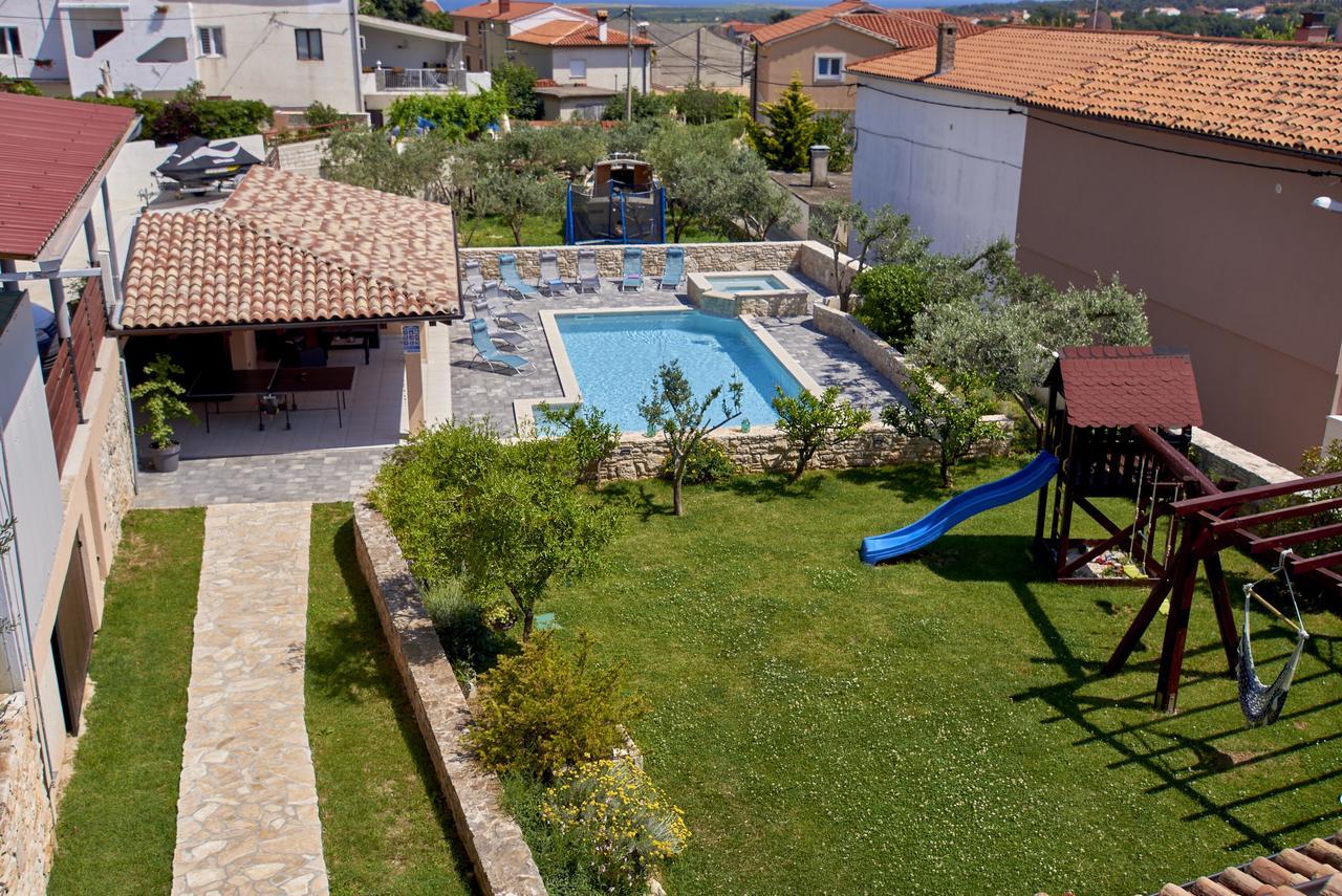 Ližnjan Apartments Ceh מראה חיצוני תמונה